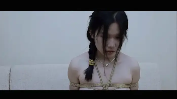 【半岛束艺台】【缇娜】YT2031 不要乱用洗手液 ◀缇娜用错了洗手液，结果手碰到的任何东西都会消失不见，当她终于发现问题所在的时候已经只剩裤衩了，这该如何是好？有困难找台长，万能的台长总能找到解决问题的最佳途径。<br><br>㊙【解压密码】peninsula2018,修改后缀名mp4,勿在线观看<br><br>➡【半岛束艺台】不做精品只做生活，用镜头记录真实绳艺，纯净捆绑，健康游戏！为每一个热爱捆绑的朋友展示最纯粹的绳艺，为每一个顾客用心打造属于您的专属作品。<br>✅主页:https://linzijun.app/@BDTV<br>✅QQ:2245148409<br>✅微信:peninsulastudio<br>✅推:@PENINSULABDTV6<br>✅官方用绳:https://sm3guoji.taobao.com/<br>业务咨询秒回，闲聊看心情，色情勿扰。<br>