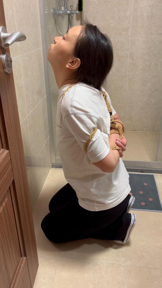  【妻奴麦子】女囚堕落  【妻奴麦子】女囚堕落<br>网盘资源为2K和4K，请大家根据情况下载<br>解压密码：softkb,解压后修改扩展名rar，再次解压即可。<br>Qq：2716870964(请注明来意)<br>Twitter：@xinhaizhang5