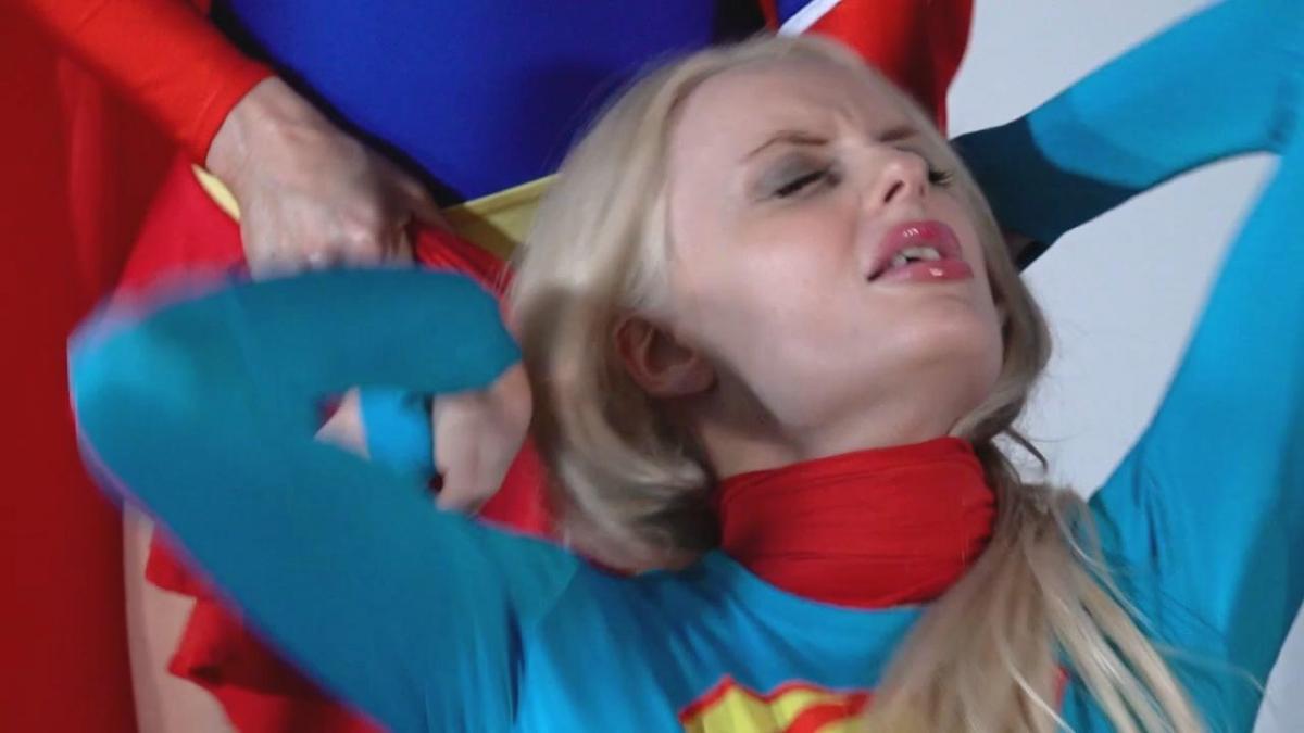 V.V.#139 - Supernova 36: Worlds Collide Supernova meets her doppelganger from an alternate reality! The result is a battle of Supernovas