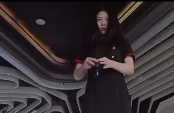 【晓鹿绳艺】【被遗弃的女奴】被捆绑遮住双眼，完全失去方向感，中途假装离开，遗弃她一个人，自救的本能让她挣脱了束缚最后直接崩溃大哭 [内容简介]:被捆绑遮住双眼，完全失去方向感，中途假装离开，遗弃她一个人，自救的本能让她挣脱了束缚最后直接崩溃大哭<br><br>工作室联系QQ：1462308882  欢迎大家一起交流，拒绝任何骚扰色情话题，感谢<br>片长：36分钟 清晰度：1080 文件大小：1.5GB<br>有喜欢我作品的可以找我订拍哦<br>解压密码：qq1462308882