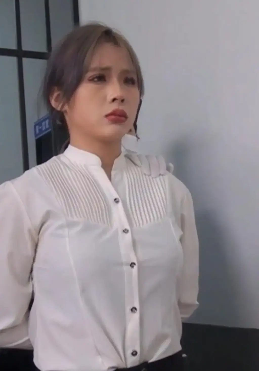  雅俗阁 女囚纪录片  雅俗阁出品 原片标题 女犯纪录片  记录了两个女犯从逮捕入狱到监室惩戒再到公开宣判，最后押赴刑场，执行枪决的全过程 该片是女囚纪录片的完整版