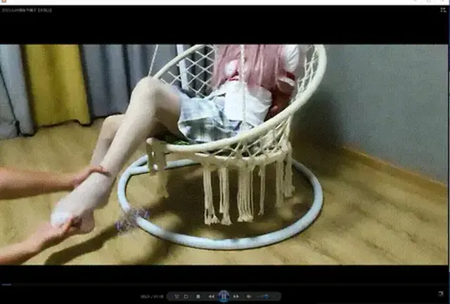 【紧缚少女樱雅酱】可爱小伪娘被绳子紧紧拘束！花篮秋千与后手缚~电击，td，棒子，TK，开腿~超高强度哦 花篮秋千与后手缚~电击，td，棒子，TK，开腿~在多重玩法下，小伪娘尖叫连连，最后达到了多次gao潮~