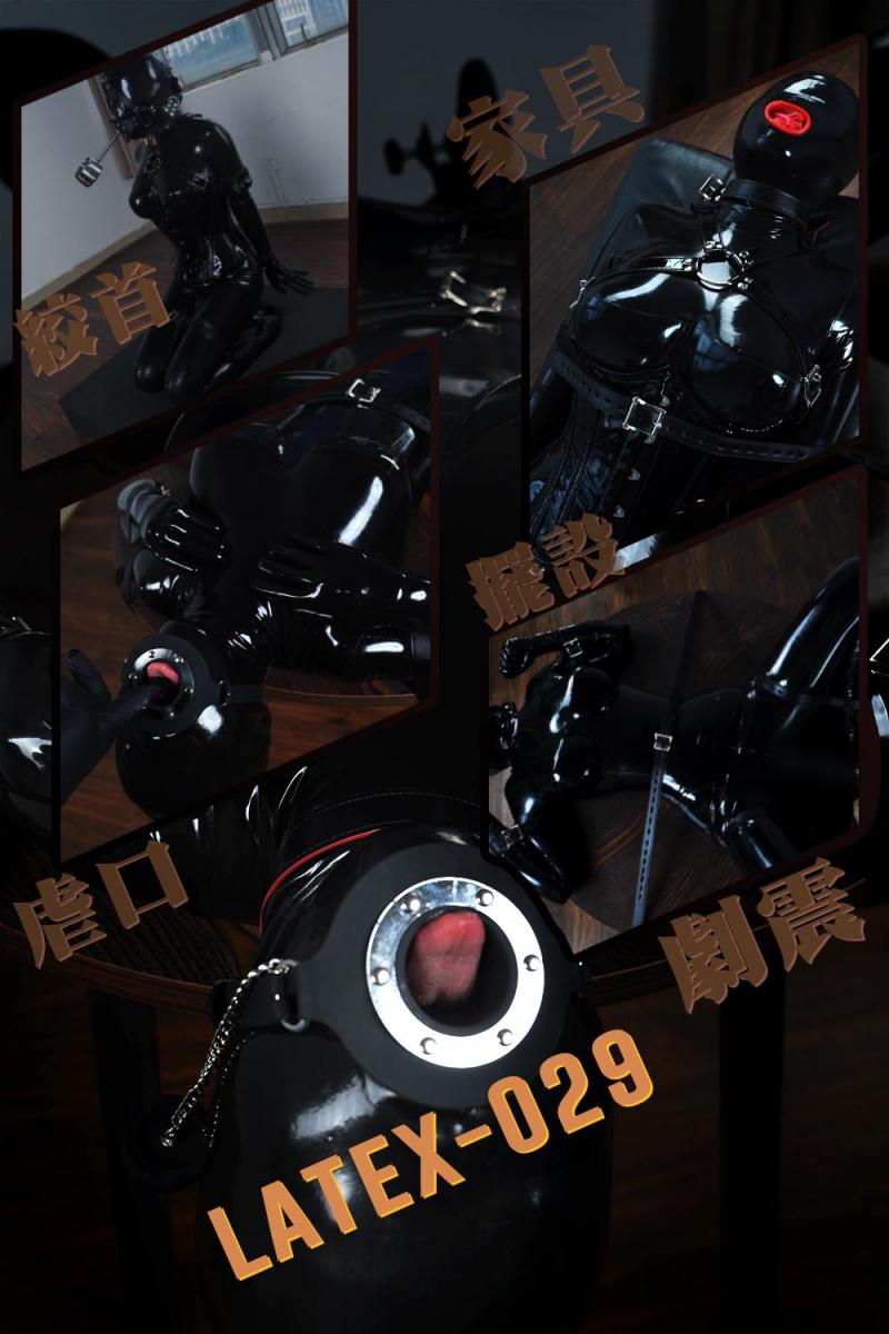 【闪闪工作室】- 黑胶家具摆设 - 挣扎不能的绞首虐口 - 三个剧震道具全开 - 直达天际的求救声 - 【片中出现悬吊脖子部分皆有现场保护，各位观众切勿个人轻易尝试】<br>这期，音量注意，剪辑时感觉音响都要爆炸了<br>自从旅行回来之后，和时雨也各自投入忙碌的工作，好些天没有见面了<br>一位万恶的群友一直给我安利悬首的视频，看多了之后一直心痒想试试，感觉时雨应该不会拒绝的，于是就骗她说这期拍你最喜欢的K9，小妮子信以为真，抽了下班早的一天就来玩了<br>好久没让她穿胶衣了<br>虽然天气没有了上个月的闷热，但时雨穿衣过程就已经累出一身汗，无拉链对女生来说还是难度太高<br>看我拿出一堆道具而没有K9的装备，时雨开始有点疑惑，我不由分说先给她套上口套头套，告诉她现在开始你只是个乳胶人偶，不允许任何发问，她就乖乖的没有再问了<br>戴这个口套的头套目的性很强，肯定是要虐口和最后的咬，最近时雨已经适应不需要口套的保护了，可以直接上口，但出于XP偶尔全封闭的咬还是挺有感觉的<br>让乳胶时雨平躺在沙发上，用拘束带固定她全身，把震动道具也固定好，就可以先来点热身运动了<br>用润滑油涂上假日具，开始抽插乳胶人偶的嘴巴，有好几次插得太深，人偶马上传来咳嗽和难受的呼吸声，口套里应该充满口水了吧<br>配合着震动和抽查效果，拿出皮带绕人偶脖子一圈，然后用力扯紧，人偶的反应突然像激活了一样，对于未知的恐惧体现了在她乱动是手脚上<br>时雨人偶看来不太喜欢绞首，再次用皮带触碰到她脖子时就会开始惊恐<br>这次用长皮带，绕脖子一圈后我整个人向后倾去，整个重心用作拉扯力<br>人偶看起来很痛苦，但她只能无奈地躺着任由我实施这个最近萌生的兴趣<br>让她休息了一会，口腔里的口水泛滥不得不先处理一下<br>接下来将人偶双手臂从后连接，换上一个宽项圈，让她跪坐着，吊机垂下铁链连接她的项圈上<br>然后给她戴上一个日具口塞，用锁锁紧<br>口塞带好后，胶偶开始不自然，后来她说里面的胶口套顶到了喉咙，十分不舒服<br>激活夹在腿中间的震动道具，第二波的兴趣实验开始了<br>把吊机上升，扯起项圈，人偶整个身体被扯着脖子微微拉起，由于双腿也被捆绑，没法展开腿辅力，脖子就被项圈拉扯着<br>这个动作确实有杀伤力，时雨人偶一直用手摆着难受和不行的手势，但我没有理会，默默计算时间和观察她身体反应<br>最后一次下狠手起吊得最高，放下来时咳嗽和呕吐的声音都出现了，口水灌满内部口套，伴随剧烈的呼吸从鼻孔开始涌出来，时雨也双脚发麻直接躺倒在地无力地喘息，不由有点心痛她了<br>但这还没完，设定好的项目还没完成，于是又把累得软趴趴的时雨扛上了桌子躺好，双手双脚对折捆绑并绕到桌底绑紧<br>这次换上了开口的头套，加上金属的开口口枷，可以肆无忌惮地玩弄她的口腔<br>用支架固定好一根震动道具，再拿出另一根震动，时雨的尖叫分贝直线飙升，但这次还准备了筋膜枪<br>三个震动同时开启，这时，彷佛从时雨的身体里并发一股爆发的能量，从她喉咙发出前所未有的叫声<br>同时把绕好脖子的皮带加上一条延长带，可以变刺激她边用力扯紧，后来发现用脚踩紧带子也十分有意思<br>最后打开口塞的塞子，抚摸一下时雨的脸，虽然她体力耗尽，但是还是乖巧地配合，伸出舌头讨好地主动舔我的手指<br>这么好的表现当然要奖励一下，至于奖励内容就在污夜剧场里放送<br>最后的最后两人都累趴了，吃力地给时雨脱下的胶衣，她洗了个澡后立马睡了两小时<br>醒来后她表示一切都好，就是脖子被桌子搁着，和后仰太久肌肉酸痛<br>第二天，她突然VX里说到，“脖子还有昨天[X_X]的感觉”<br><br>【网盘文件先下载到电脑，解压得出的文件后续名html修改为zip，再解压一次】<br>【不要在网盘解压与播放】<br>解压密码：shanshan