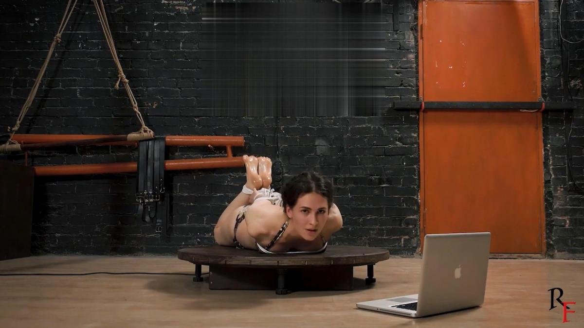 Praskovya - Suffering from empathy (FULL HD MP4) RussianFetish Russian Fetish<br>From: RF studio production<br><br>Description:<br><br>By John. Made by request<br><br>Static camera, no zooming.<br>Praskovya is tightly hogtied on the turntable. There’s a laptop in front of her and a screen on the wall beside her. Praskovya has to watch a clip with Mischievous girl who cries a lot from bastinado . Praskovya is very scared because she doesn’t want to take MG's place.<br>The turntable makes stops for 10 secs each round to make Praskovya watch the clip. She is whining and wiggling her toes and shiny oiled feet.<br><br> Category: BONDAGE<br>Related Categories: ROPE BONDAGE, BONDAGE DEVICE, SOLES, BAREFOOT, FOOT FETISH.<br>Keywords: praskovya, mischievous girl, custom clip by john, no nudity, lingerie, hogtied, turntable, hogtie struggling, cries, by request, oiled soles, toes wiggle, picture in picture, rope tied. <br><br>俄罗斯恋物俄罗斯恋物<br>来自：RF工作室制作<br><br>资料描述:<br><br>约翰。 应要求提出<br><br>静态相机，没有变焦。<br>Praskovya紧紧hogtied在转盘上。 她面前有一台笔记本电脑，旁边的墙上有一个屏幕。 Praskovya必须看一个剪辑与淘气的女孩谁哭了很多从巴斯蒂纳多。 Praskovya非常害怕，因为她不想取代MG的位置。<br>转盘使停止10秒每轮，使Praskovya观看剪辑。 她正在抱怨和摆动她的脚趾和闪亮的油脚。<br><br> 类别：束缚<br>相关类别:绳索束缚,束缚装置,鞋底,赤脚,恋足癖.<br>关键词：praskovya，淘气的女孩，自定义剪辑约翰，没有裸体，内衣，hogtied，转盘，hogtie挣扎，哭声，应要求，涂油鞋底，脚趾摆动，画中画，绳子绑。<br><br>