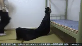 【佳怡工作室】【琳媚】jk学生妹被装进布袋 ➕倒吊➕抽打 场面十分残忍我都看不下去了！ 【佳怡工作室】定拍视频QQ：1003187439 或者3451471253 【佳怡】<br>【出原味妹子】【佳怡】3451471253 【沐沐】3451471253<br>【琳媚】2512774782可以和妹子本人直接交流 沐沐、樱空 联系佳怡<br>【音频小说定制】也是找上面的妹子们<br>【其他业务】约绑攻略有售以及本工作室正式启动会员优惠折扣方案，请有兴趣的同好加客服妹子Q：3104988182<br>【赞助方案】69赞助最少赠送10部视频，98赞助最少赠送20部视频，198赞助最少赠送50部视频，价格相当优惠~媚儿回到房间休息突然有一个人从她后面投资她，男人拿出黑色布袋把媒儿从头到脚往下套住。媚儿用力挣扎，呐喊，求救。接着，男人残忍的拖动媚儿的身体，强行把她拖进房间里，地面的摩擦和男人的暴力还有布袋里的黑暗让媚儿极度害怕，她不停的挣扎，踢腿……男人越来越兴奋，拿出一根绳子从外面绑住了媚儿的双脚，媚儿都快哭了……她想要光明，她想要自由，她用尽全力的拼搏，可这都无济于事。她越害怕挣扎的越起劲男人的动力也就越大，他又把媚儿拖到床边，抬高媚儿的双脚，把媚儿倒吊起来，太惨了真的太惨了！这还没完，他开始抽打着媚儿，媚儿呜呜呜的声音好凄惨。