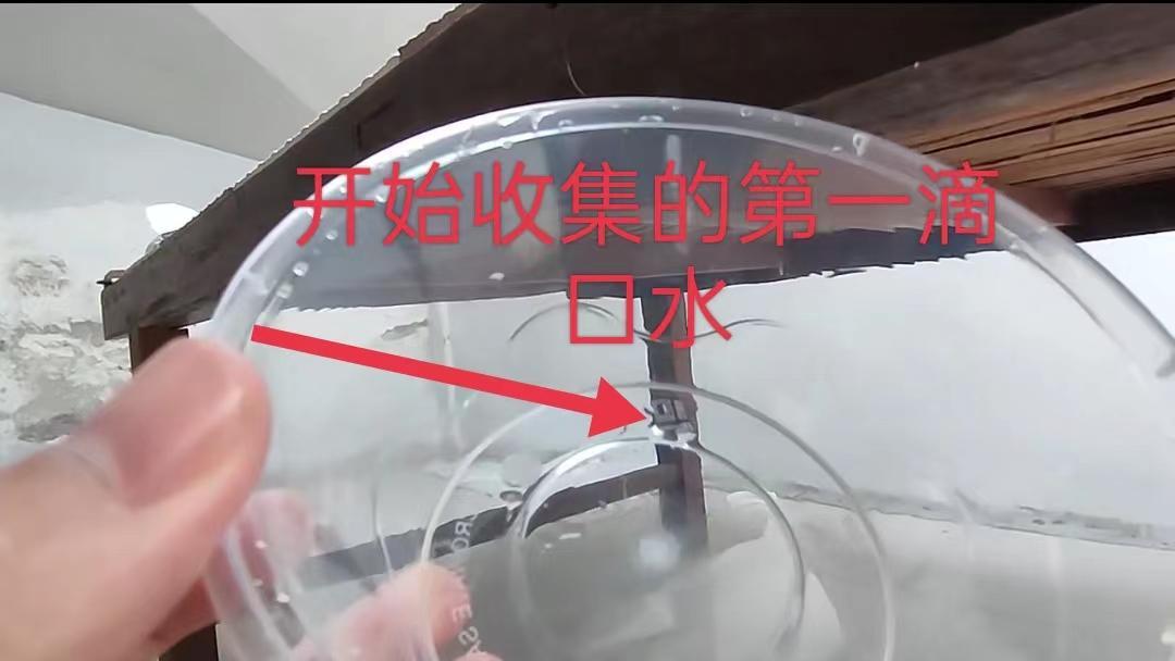 【娜绳工作室】【青柠】QNLK-58上 ←筒铐、脚铐、链铐加在身上。脸上带着精致的妆容，戴着很飒的口罩，上身穿着白色T恤衫（是无内衣哦），下身穿着黑色瑜伽裤（也是无内哦），没有穿丝袜但是是光脚的青柠妹子今天来拍口水收集啦<br>为了找到一个合适的姿势，青柠被主人筒铐铐手肘，链接铐手腕趴在床上，脚上加了一幅脚铐连在手上形成驷马铐，这样还没完，又加了一幅筒铐在脚上固定防止挣扎，正好这个驷马铐的姿势可以让青柠把嘴里的口水正正好好的落在床下的口水碗中，给青柠戴好口箍，强制把青柠嘴巴撑开，青柠妹子就在这么一个姿势中，坚持了50分钟，这50分钟，青柠全程张开嘴巴，任由口水止不住的从嘴里流出。<br>→→→购买视频的且需要无水印的看官请私聊我，我会在第一时间答复并给您发送此视频的超清臻享无水印版←←←<br>↓   ↓   ↓   ↓   ↓   ↓   ↓   ↓   ↓   ↓   <br>✅主页：https://www.linzijun.app/@nashenggzs<br>✅QQ：642462518<br>✅微信：Nashengliaokao<br>✅推：@NashengQN<br>↓   ↓   ↓   ↓   ↓   ↓   ↓   ↓   ↓   ↓   <br>➡需要定拍的可发私信跟我沟通你的大概想法，确定需要定拍留下QQ我加你详聊商谈，有兴趣洽谈合作女绳模的私信留下QQ，看到会加你联系<br>有兴趣的朋友也可以提供服装以便于视频拍摄<br><span style='color:#b0b0b0;'>[隐藏文字，购买后可见]</span>