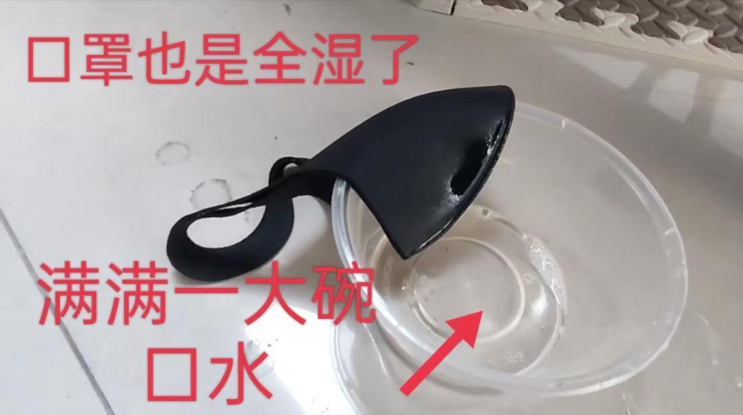 【娜绳工作室】【青柠】QNLK-58下 ←给青柠戴好口箍，强制把青柠嘴巴撑开，青柠妹子就在这么一个姿势中，坚持了50分钟，这50分钟，青柠全程张开嘴巴，任由口水止不住的从嘴里流出。口水一滴一滴的流，戴着口箍的青柠根本控制不了口水的流出速度，只能根据人体自然分泌唾液去流口水，期间在后面时，主人还不忘想了点招数，用狗狗调教棍来调教青柠，青柠被打的吱哇乱叫，口水又加剧流了下来让青柠不会过得那么好受。视频的最后把镜头放在青柠口罩旁边时发现，这个口罩已经被口水完全淋湿了，上面全是口水的痕迹。为了证明是无内，青柠还没扒了裤子掀了衣服查看是真的无内。<br>→→→购买视频的且需要无水印的看官请私聊我，我会在第一时间答复并给您发送此视频的超清臻享无水印版←←←<br>↓   ↓   ↓   ↓   ↓   ↓   ↓   ↓   ↓   ↓   <br>✅主页：https://www.linzijun.app/@nashenggzs<br>✅QQ：642462518<br>✅微信：Nashengliaokao<br>✅推：@NashengQN<br>↓   ↓   ↓   ↓   ↓   ↓   ↓   ↓   ↓   ↓   <br>➡需要定拍的可发私信跟我沟通你的大概想法，确定需要定拍留下QQ我加你详聊商谈，有兴趣洽谈合作女绳模的私信留下QQ，看到会加你联系<br>有兴趣的朋友也可以提供服装以便于视频拍摄<br><span style='color:#b0b0b0;'>[隐藏文字，购买后可见]</span>