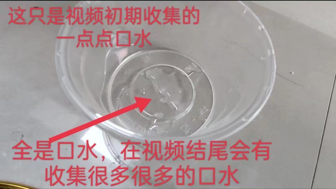 【娜绳工作室】【青柠】QNLK-58全 ←筒铐、脚铐、链铐加在身上。脸上带着精致的妆容，戴着很飒的口罩，上身穿着白色T恤衫（是无内衣哦），下身穿着黑色瑜伽裤（也是无内哦），没有穿丝袜但是是光脚的青柠妹子今天来拍口水收集啦<br>为了找到一个合适的姿势，青柠被主人筒铐铐手肘，链接铐手腕趴在床上，脚上加了一幅脚铐连在手上形成驷马铐，这样还没完，又加了一幅筒铐在脚上固定防止挣扎，正好这个驷马铐的姿势可以让青柠把嘴里的口水正正好好的落在床下的口水碗中，给青柠戴好口箍，强制把青柠嘴巴撑开，青柠妹子就在这么一个姿势中，坚持了50分钟，这50分钟，青柠全程张开嘴巴，任由口水止不住的从嘴里流出。期间在后面时，主人还不忘想了点招数，用狗狗调教棍来调教青柠，青柠被打的吱哇乱叫，口水又加剧流了下来让青柠不会过得那么好受。视频的最后把镜头放在青柠口罩旁边时发现，这个口罩已经被口水完全淋湿了，上面全是口水的痕迹。为了证明是无内，青柠还没扒了裤子掀了衣服查看是真的无内。<br>→→→购买视频的且需要无水印的看官请私聊我，我会在第一时间答复并给您发送此视频的超清臻享无水印版←←←<br>↓   ↓   ↓   ↓   ↓   ↓   ↓   ↓   ↓   ↓   <br>✅主页：https://www.linzijun.app/@nashenggzs<br>✅QQ：642462518<br>✅微信：Nashengliaokao<br>✅推：@NashengQN<br>↓   ↓   ↓   ↓   ↓   ↓   ↓   ↓   ↓   ↓   <br>➡需要定拍的可发私信跟我沟通你的大概想法，确定需要定拍留下QQ我加你详聊商谈，有兴趣洽谈合作女绳模的私信留下QQ，看到会加你联系<br>有兴趣的朋友也可以提供服装以便于视频拍摄<br><span style='color:#b0b0b0;'>[隐藏文字，购买后可见]</span>