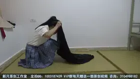 【佳怡工作室】【樱空】jk妹妹装袋 小小一团黑色挣扎着十分可爱 求饶也那么可爱！ 【佳怡工作室】定拍视频QQ：3451471253 或者1003187439<br>【出原味妹子】【佳怡】3451471253 【沐沐】3451471253<br>【琳媚】2512774782可以和妹子本人直接交流 沐沐、樱空 联系佳怡<br>【音频小说定制】也是找上面的妹子们<br>【其他业务】约绑攻略有售以及本工作室正式启动会员优惠折扣方案，请有兴趣的同好加客服妹子Q：3104988182<br>【赞助方案】69赞助最少赠送10部视频，98赞助最少赠送20部视频，198赞助最少赠送50部视频，价格相当优惠~都说好奇心害s猫？樱空好奇睡袋里面的风味，她便钻进布袋里探索。是谁这么缺德？从后面偷偷把她封住。“放开我，放开我，”听着美妙的旋律，看着睡袋里的人努力挣扎的样子，缩成小小的一团，我竟觉得十分可爱！<br>