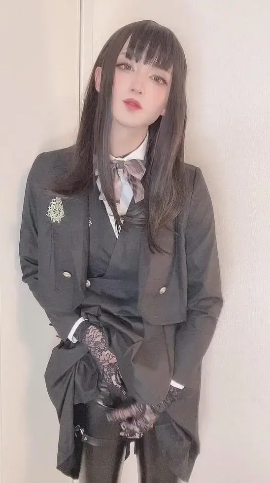 Re:I (ReI) 清楚系女装男子、双頭ㄘんㄘんオナニーで頭おかじくなぢゃう♡ 作者：Re:I (ReI) 女装男子にはㄘんㄘんが生えている。<br><br>わかる。<br><br><br>でも、この女装男子はちょっと特殊。<br>なんと2本もㄘんㄘんが生えている。<br><br><br>これが日本の女装男子ってことなのか、、、、？<br><br><br><br>自分のㄘんㄘん扱きながら、ペニバンも扱いて<br>どっちが自分の本物かわからなくなっちゃう。。。。。<br><br><br>二本分の気持ちよさです♡<br><br><br><br>今夜も一緒に気持ちよくなろう？？？♡ 2000 档