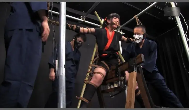  ヒロイン絶体絶命！！恥辱と屈辱の昇天物語 神聖なる痙攣！濃厚映像 5時間24話 被紧缚捆绑的美女们，暴露出不想被看到的身体,在地狱般灼热的玩弄中颤抖着继续.<br>番号：<span style='color:#b0b0b0;'>[隐藏文字，购买后可见]</span>