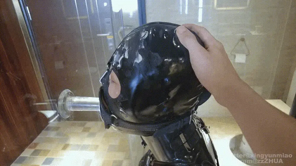 《乳胶rbq戴鼻勾+强制开口环深喉——奇怪液体颜射play•上》干呕声弥漫，酸奶射满整个脸部、嘴巴，爪爪自己含得不够有诚意，只能强制按压头深喉，口水拉丝带出白色粘稠物，超级涩气！【ZHUA89A】 内容详细——<br>•穿戴好单手套的爪爪跪在淋浴间门口眼巴巴看着主人，嘴巴戴着开口环，鼻子被鼻勾勾起，下面塞着训练器（跳单），戴着开眼的头套可以看见爪爪可怜巴巴的眼神，高跟锁锁着高跟，腰部被束腰勒得快喘不过气。<br>•透明状物伸进爪爪嘴巴，先浅再深，让喉咙适应。调教好咯，猛插喉咙，立马干呕 疯狂分泌口水，眼睛通红。<br>•戴着口环吐着舌头太涩气了，总想干点坏事。打开酸奶，射在脸上，然后再深喉抽插嘴巴，白色液体夹带着口水被干呕流出来，打开训练器，爪爪沉浸在这种被狠狠对待的体验中。<br>•进入状态，主人示意爪爪自己口柱状物，爪爪可太喜欢了~扭动身体，一前一后，身姿很是风骚，就是自己口得不够诚意，并没有干呕很多次，也就是说不够深......<br>•不够听话，主人亲自上手，用手按压爪爪头部使嘴巴全部进去...再出来...再进去，口水夹带白色粘稠物，从爪爪口中拉丝“满天飞”，整个淋浴间都弥漫爪爪的干呕声和呻吟声......<br><br>解压密码:<span style='color:#b0b0b0;'>[隐藏文字，购买后可见]</span><br>注：本片爪爪是伪娘，除0203外本账号也都同一模特<br><br>另外：招募珠三角绳手或模特，带薪拍摄（详细站内私信留下联系方式）<br>Twitter：@xingyunmiao<br>Telegram:@zzZHUA<br>视频号:ZHUA089A