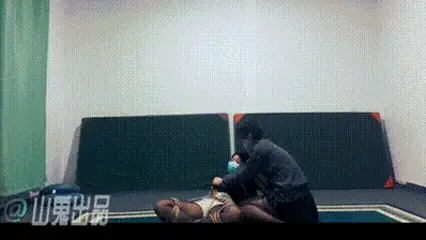 十九岁女大学生来工作室体验捆绑，女女不一样的抚摸 十九岁女大学生来工作室体验捆绑，女女不一样的抚摸。解压密码sg456新乡绳艺体验店面向全国爱好者开放，本店提供绳艺捆绑模特服务，体验女绳师捆绑服务，体验长时间囚禁服务，绳艺教学培训，绳艺交流会，场地出租，专业麻绳销售，原创视频套图销售，作品私人订制，模特原味丝袜出售等，另外本店招募同好合作伙伴。微信15670557280（司瑶）shangui7988(山鬼） QQ：1077384455