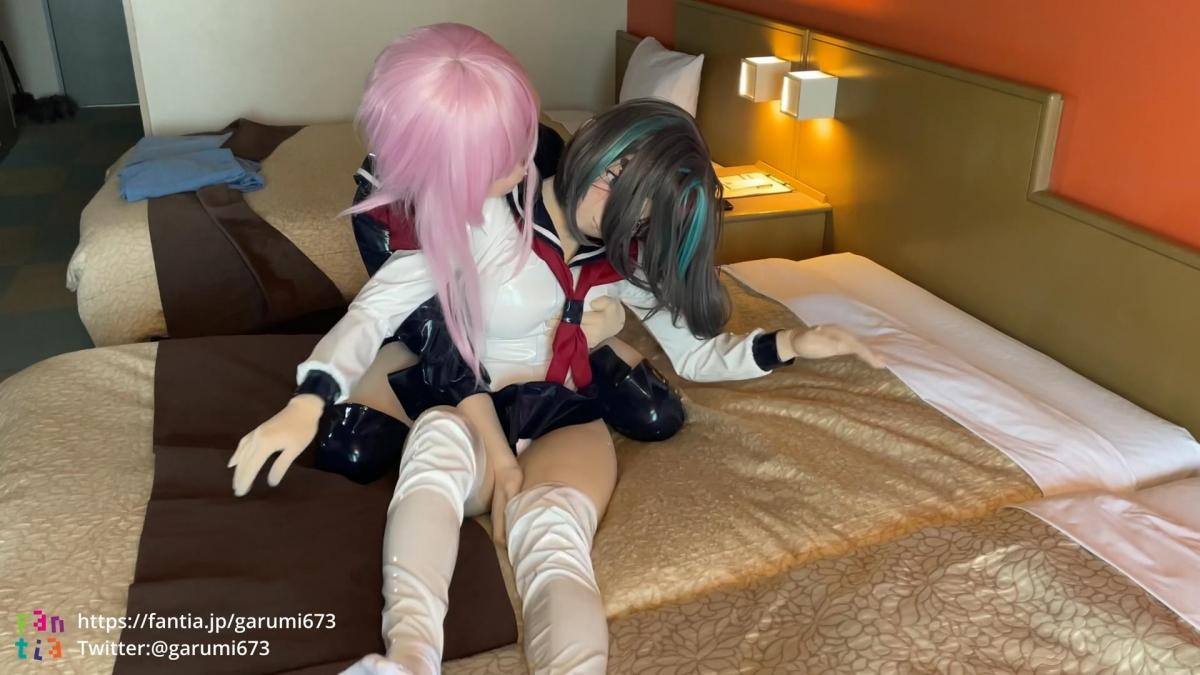 【kigurumi】????きぐ百合????＃1 更新时间：2023/07/08<br>作者：<span style='color:#b0b0b0;'>[隐藏文字，购买后可见]</span><br>色違いのエナメルセーラー服を着てお互いに敏感なところを触ったり触られたりしてイチャイチャする百合動画です。