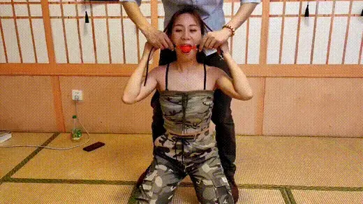 姚梦梦直臂捆绑收集口水 成熟女性姚梦性感迷彩服直臂捆绑，跪在地上进行口水收集，后面双脚大开，固定住继续流口水，进行口水收集，成熟女性的害羞都表现出来了。视频解压密码、；chuxin  。<br>一绳所爱绳艺体验店面向全国爱好者开放，本店提供绳艺捆绑模特服务、体验女绳师捆绑服务、体验长时间囚禁服务、绳艺教学培训、绳艺交流会、场地出租、专业麻绳销售，原创视频套图销售、作品私人定制、模特原味丝袜出售等，另外本店招募同好合作伙伴。微信：351552501初心