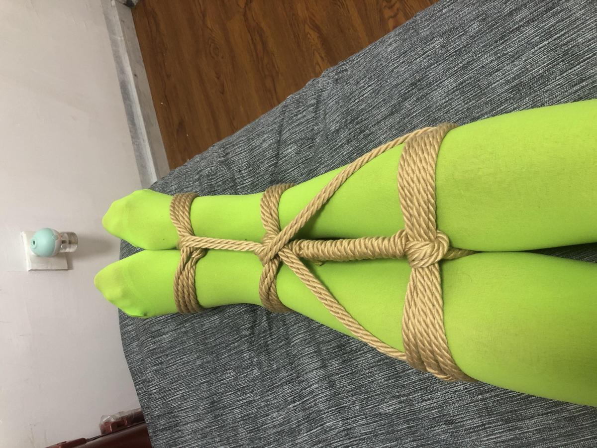 绿色丝袜 - 简单腿部自缚 [Feet fetish,Houchi Play,Pantyhose,masturbation,Self Bondage,First person view]