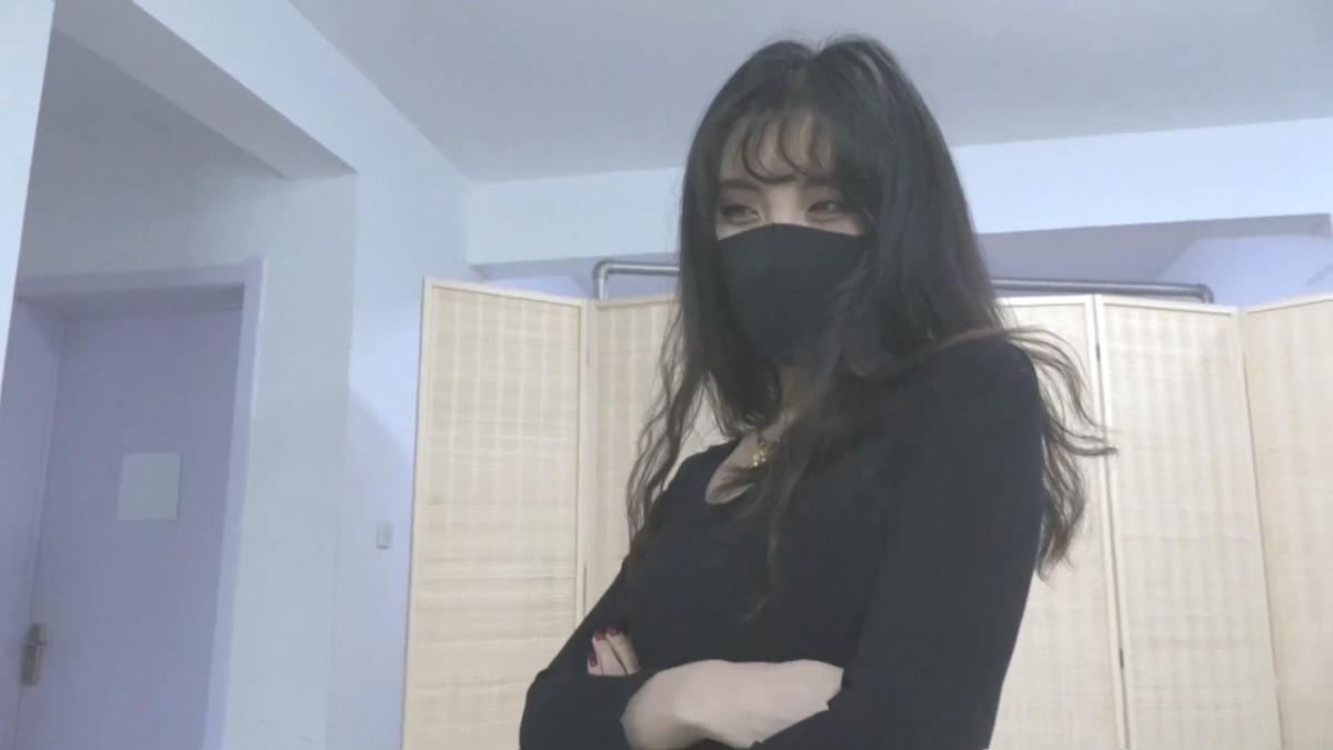 逍遥定拍.意外收获02. 一番刺激的捆绑和丝袜堵嘴TJ后被女主人反杀 柳洋被蒙面女匪换着花样调教，狗链爬行、跪缚 猿辔，玩够后就把柳洋放了还威胁不要报警，结果柳洋顺势扑倒女匪，让她也尝尝被缚的滋味，觉得不够刺激，还在已经被绑住的女匪旁边自缚，两人一起呜呜呻吟...<br><span style='color:#b0b0b0;'>[隐藏文字，购买后可见]</span>