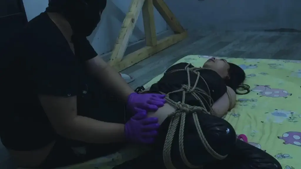 【丽佳新片TY202302】新手狂魔，猎奇一女子，重重的NUE，刺激兴奋中...... 新手狂魔，猎奇一女子，重重的NUE，刺激兴奋中......<br>日式，股绳，电击刺激玩弄~~<br>特别提示：现接受定拍约拍，截止10月31日之前，请有意者尽快联系丽佳！<br>丽佳接受剧本定拍、个人约拍、赞助参演及预约“沉浸式剧本”体验(限m)。<br>诚招全国范围女m，女s加盟(需视频验证)！丽佳高级会员招募中。<br>详询先站内短信，微信QQ随时加<br>本视频千万不要在线解压，以防资源被和谐！！！<span style='color:#b0b0b0;'>[隐藏文字，购买后可见]</span>