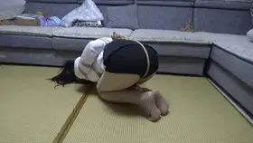 【佳怡工作室】【佳怡】间谍秘书窃取文件被抓 日式捆绑跪缚➕弯腰踮脚吊缚➕扒衣服➕丝袜蒙眼堵嘴 【佳怡工作室】定拍视频QQ：3451471253 或者1003187439<br>【出原味妹子】【佳怡】3451471253 【沐沐】3451471253<br>【琳媚】2512774782可以和妹子本人直接交流 沐沐、樱空 联系佳怡<br>【音频小说定制】也是找上面的妹子们<br>【其他业务】约绑攻略有售以及本工作室正式启动会员优惠折扣方案，请有兴趣的同好加客服妹子Q：3104988182<br>【赞助方案】69赞助最少赠送10部视频，98赞助最少赠送20部视频，198赞助最少赠送50部视频，价格相当优惠~我窃取公司文案被发现，我被狠狠的惩罚了我一番。我被日式捆绑在椅子上审问，潜伏多年的我怎么会就这样屈服呢，不可能！大叔见我s活不开口他非常生气，于是对我越来越不客气。各种捆绑方式来折磨我，把我吊起来还羞辱我，扒我衣服还摸我……一顿折磨过后我承受不住松了口，可这个坏大叔并没有放过我……我怎么挣扎怎么反抗都不能逃出他的魔掌。这是我最恐怖的一次经历……