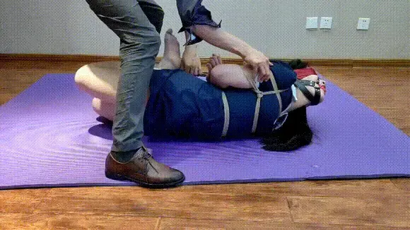 小花影马具口球极限驷马 小花影马具口球极限驷马。视频解压密码：初心 。<br>一绳所爱绳艺体验店面向全国爱好者开放，本店提供绳艺捆绑模特服务、体验女绳师捆绑服务、体验长时间囚禁服务、绳艺教学培训、绳艺交流会、场地出租、专业麻绳销售，原创视频套图销售、作品私人定制、模特原味丝袜出售等，另外本店招募同好合作伙伴。微信：351552501初心