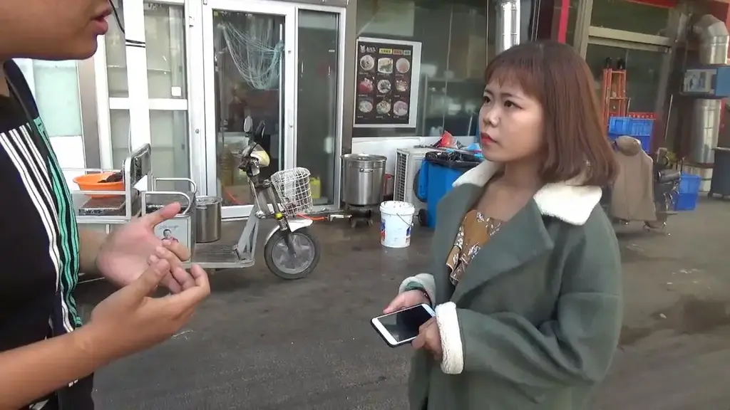 【国产自拍 早年约拍素人 60分钟】 【国产自拍 早年约拍素人 60分钟】<br>原创作者：DRAGON原创<br>DRAGON老哥约来微胖小美眉，把小美眉大字型捆绑在床上挠脚心，小姐姐很怕痒
