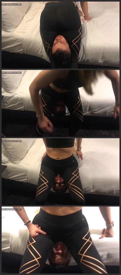 Wrapped, Squeezed and Neck Crush Wrapped, Squeezed and Neck Crush<br> <br><br>Little Ben decided to challenge me to make him submit to me using my headscissors or by sitting on his neck. When I got him wrapped up I decided to do both. Watch as he struggles to deal with my thighs clamping his head and neck. I loved sitting on his neck feeling him squirm for air. So I maybe cheat a little by covering his mouth and nose but that’s because I can do whatever I want. To make matters worse I his head off the bed and sit with all my weight right on his neck. Listen to him gargle for oxygen. Poor Ben...all he has to do is submit to me!! Dont you wish this was you ;-) x<br><br><br>缠绕挤压<br><br>小本决定向我挑战，用我的头剪或坐在他脖子上让他屈服于我。当我把他裹起来后，我决定两种方法都用。看他在我的大腿夹住他的头和脖子时挣扎的样子。我喜欢坐在他脖子上感受他扭动呼吸的感觉。所以我可能有点作弊，捂住了他的嘴和鼻子，但那是因为我可以为所欲为。更糟糕的是，我把他的头从床上抬起来，然后把全身的重量都压在他的脖子上。听他漱口吸氧。可怜的本......他所要做的就是服从我！！你不希望这就是你吗？） x<br><br><br>