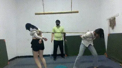 两个18岁女孩捆绑拔河玩游戏，输了sp，挠痒呻吟不断 两个18岁女孩捆绑拔河玩游戏，输了sp，挠痒呻吟不断，解压密码sg456新乡绳艺体验店面向全国爱好者开放，1:本店提供绳艺捆绑模特服务，体验女绳师捆绑服务，体验长时间囚禁服务，绳艺教学培训，绳艺交流会，场地出租，专业麻绳销售，原创视频套图销售，作品私人订制，模特原味丝袜出售等.2:本店招募同好合作伙伴。3:接长期定拍，价格优惠，非诚勿扰，加好友备注来意.4:倡导绿色、健康的亚文化，接受正常绳艺，以及绳艺娱乐方面的内容.微信 15670557280（司瑶）shangui7988(山鬼） QQ：1077384455