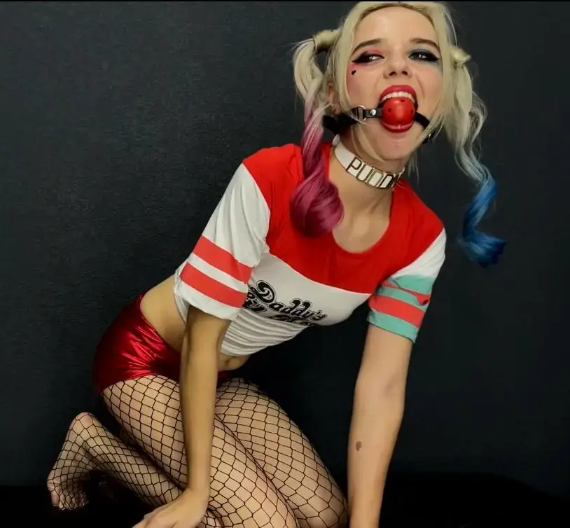 Harley Quinn Cosplay - Ballgagged Slappi 哈莉·奎恩 Cosplay - 堵嘴和打耳光Harley Quinn Cosplay - Ballgagged & Slapping