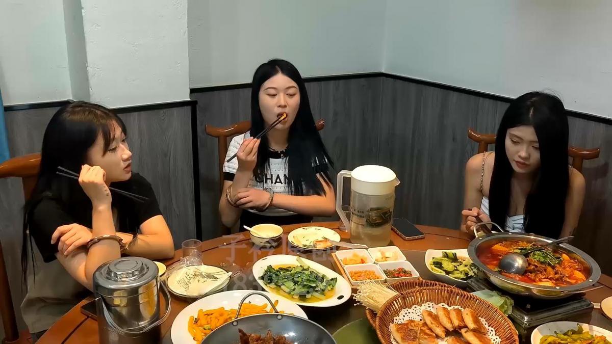【子衿原创】菲菲冰冰cici网调实录 菲菲首次尝试舔足 百度下载解压密码：zjsy,子衿工作室向全国绳艺爱好者提供：体验绳模捆绑服务，绳模全国可空降、绳艺作品销售、作品定制、视频网调、原味等，另外本店招募绳模。<br>约拍订拍请联系Q1832923614 微信happiiny