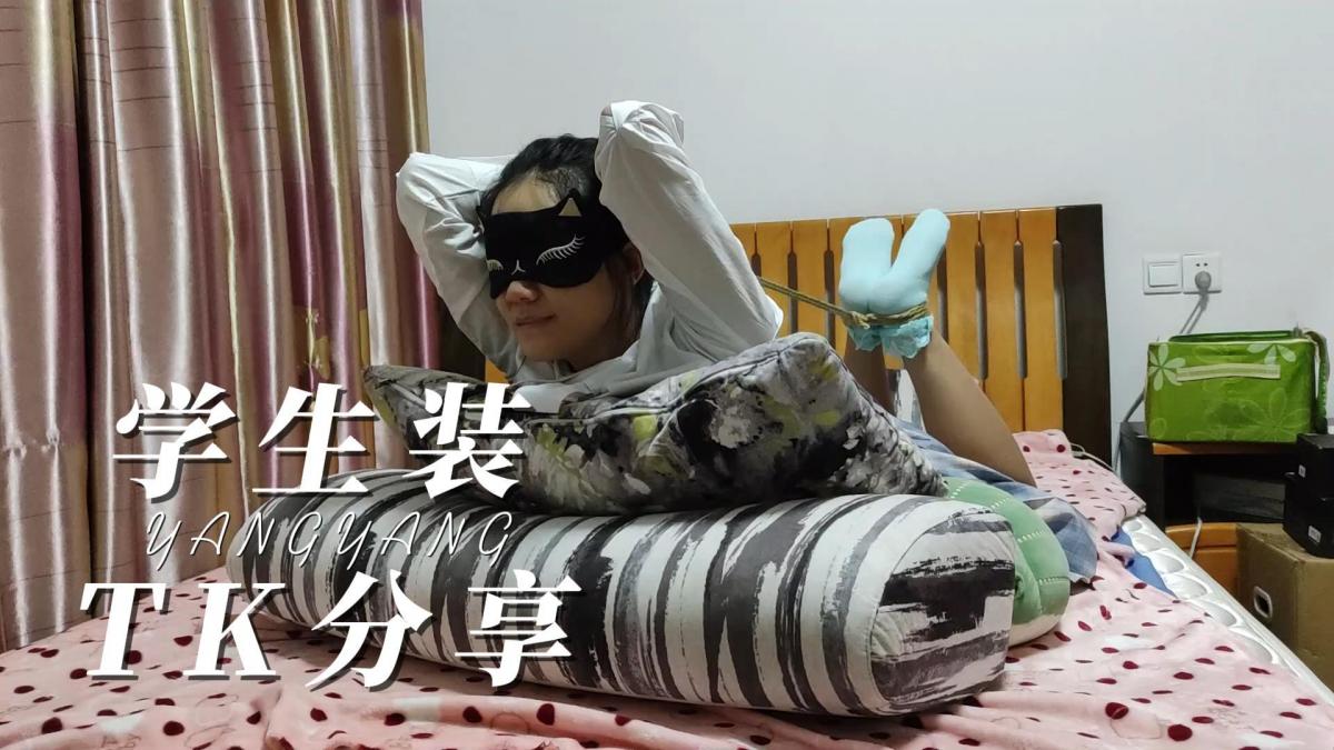 学生装TK 超可爱的学生妹洋洋被严严实实丝袜堵嘴TK，把洋洋用双手抱头的姿势驷马捆好，用她穿过的肉色丝袜堵嘴，然后挠脚心、腋窝；从笑到哭，鼻涕眼泪横流，最后只能绝望的忍受着慢慢崩溃。。。服装是可爱的学生装以及肉色丝袜配蓝色棉袜，喜欢这类作品的同好可以定拍，qq：561515091<span style='color:#b0b0b0;'>[隐藏文字，购买后可见]</span>