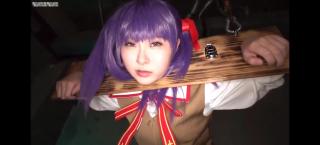 魔道美少女 铭刻著奴隶的魔法美少女，在克服了严酷的考验后从快乐中醒来。剥夺身体自由，刺激嗅觉的鼻孔训练。舌形蜡烛，鼻子酷刑灌肠，鞭打