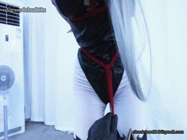 【惩戒学园】甘雨吊缚 暗夜甘雨的紧缚股绳调教 甘雨小姐姐片足和开脚吊，股绳 ，电动小舌头，让甘雨呻吟连连 原神 甘雨COS 装置固定 强制爱抚 强制高朝  电动小舌头 甘雨小姐姐遇上电动小舌头 灵活的攻击点，让甘雨呻吟不断<br> 爱抚，捏胸 片足紧缚后的股绳不停刺激，更丧心病狂的强制抬腿，小姐姐被刺激到浑身如筛糠般颤抖。之后，又使用电动小舌头，狂天神秘部位，痛，爽，让小姐姐差点昏死过去，最后，更被用开脚器分开大腿，完全只能任凭小舌头狂天