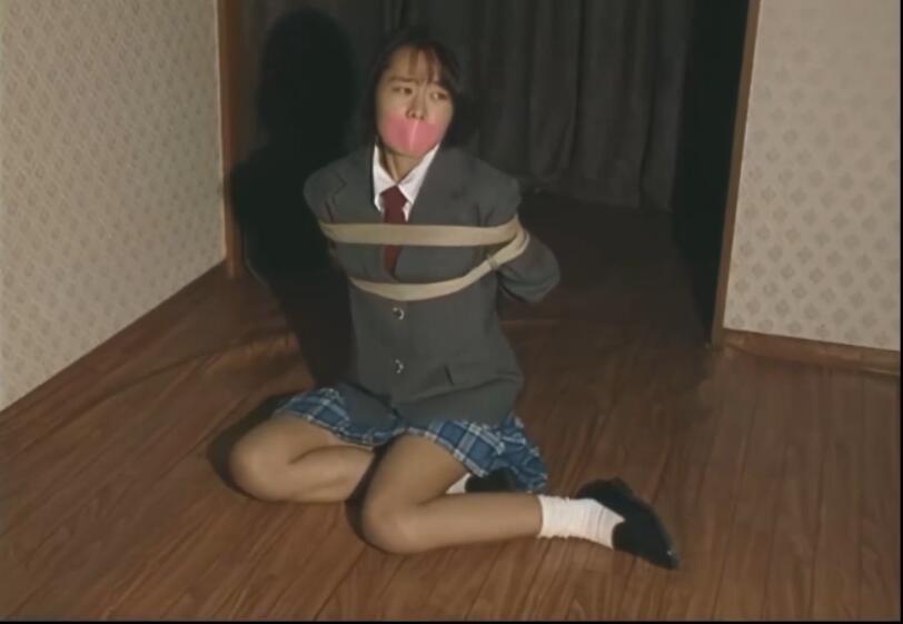 西田　くみ	灰色女学生ブレザー＆白ブラウス、青チェックスカート 番号：[H-]Ｄ-11[H-]<br>片名：西田　くみ	灰色女学生ブレザー＆白ブラウス、青チェックスカート<br>时长： 17分19秒<br>喜欢紧缚幻想 紧缚浪漫系列的 可以收集了。