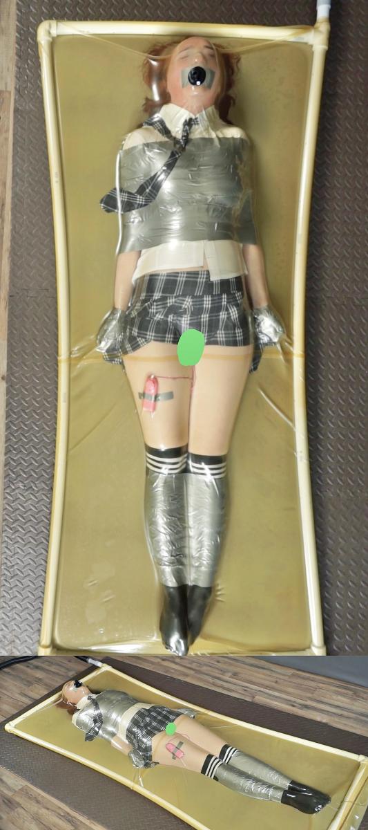 Schoolgirl bondage with duct tape and mini vibro in latex bed JK制服小姐姐，被拘束在透明真空床里，胶带捂嘴，两腿之间被固定上跳D。<br>一边享受被紧紧吸附的包裹感，一边享受强高带来的快乐，在真空床里幸福的扭动着。