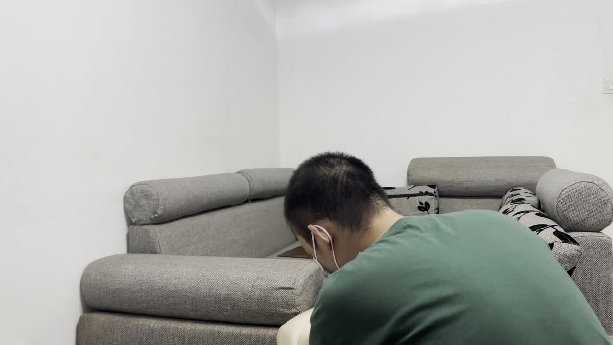全包表妹（续）小梦 感谢老板的信任与支持 这一次的区别在于表妹被玩弄是醒着的 她在故意试探表哥 剪完以后我自己都觉得BT 还对着蒙着眼睛封着嘴巴的表妹撸 这种视觉冲击我只能说太刺激了 小梦本人现实生活是一名会计 她刚开始是比较抵触这个的 经过我不懈的努力和不断的了解最终还是慢慢在接受 也离不开大家的支持 最后我想说 这样的剧情以后可以多来点 嘿嘿