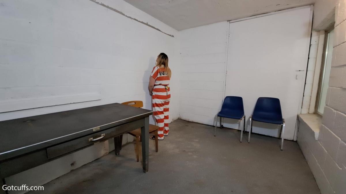 Kendra's first arrest part#4  kendra arrested, get put in a jail cell, then she is transported 
