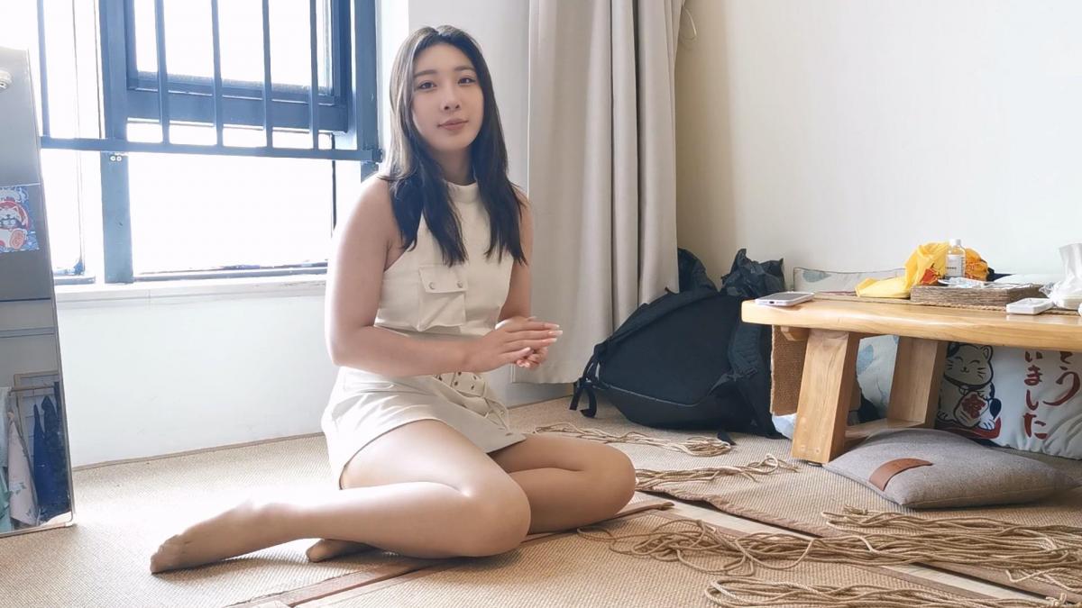 奥特曼定拍：工作室新来的模特 第一次绑就放置一个多小时 大小：5.73GB 时长：86分钟<br>解压密码：123456，请勿在线解压<br>这次拍的是工作室新来的模特，妹子身材还是可以的，刚来试镜的那天正好让我给拍着了，妹子没接触过捆绑一上来就是一个半小时的紧缚放置，把素人最开始的懵逼完全体现了出来。不过这个模特好像是这次给留下心理阴影了，连名字都没留下。<br>PS：我现在发的视频都是定拍的存货，很多朋友私信我问我怎么联系工作室，我只能说我最近也联系不上工作室了。