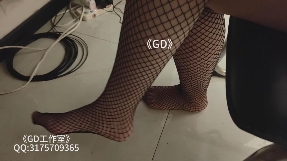 《GD》（小婷）女仆婷婷随意玩很听话M腿+打屁股+[X_X]+[X_X]+摸胸到最后强高了 《GD》（小婷）女仆婷婷随意玩很听话打屁股 [X_X] [X_X] 摸胸到最后强高了<br>对圈内爱好者开放，定拍。原味道具等服务。<br>另外本工作室招聘模特有意请联系客服了解！<br>希望大家提出宝贵的意见，我们会努力更改。另外招聘绳艺模特 解压密码：GD123<br>加QQ前表明来意。<br>✅QQ:3175709365