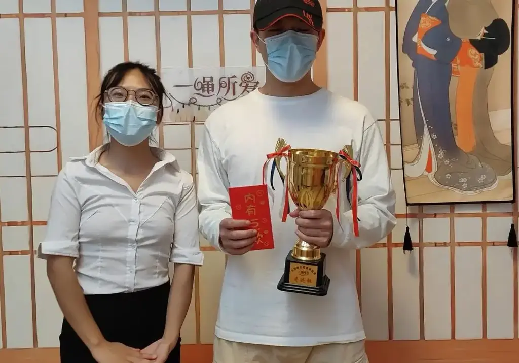 全国绳艺挑战赛（帅哥挑战） 全国绳艺逃脱挑战赛活动进行中，面向全国绳艺爱好者开放，均可参加报名挑战，今天是一个帅哥挑战，选了一名女绳师，估计是女绳师看他长得帅出手太温柔，结果被轻松逃脱，挑战成功。获得奖杯和奖金。视频解压密码：666888  。<br>一绳所爱绳艺体验店面向全国爱好者开放，本店提供绳艺捆绑模特服务、体验女绳师捆绑服务、体验长时间囚禁服务、绳艺教学培训、绳艺交流会、场地出租、专业麻绳销售，原创视频套图销售、作品私人定制、模特原味丝袜出售等，另外本店招募同好合作伙伴。微信：351552501初心