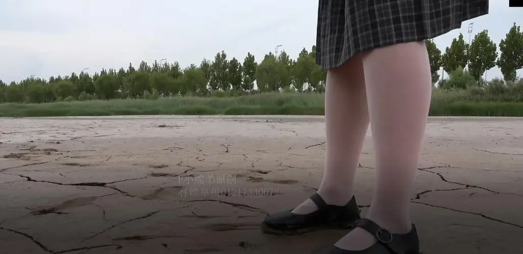 超深陷踩泥，日式正版高中制服带来不一样的体验，深绿色西装和格裙 58分钟，超深陷踩泥，日式正版高中制服带来不一样的体验，深绿色西装和格裙
