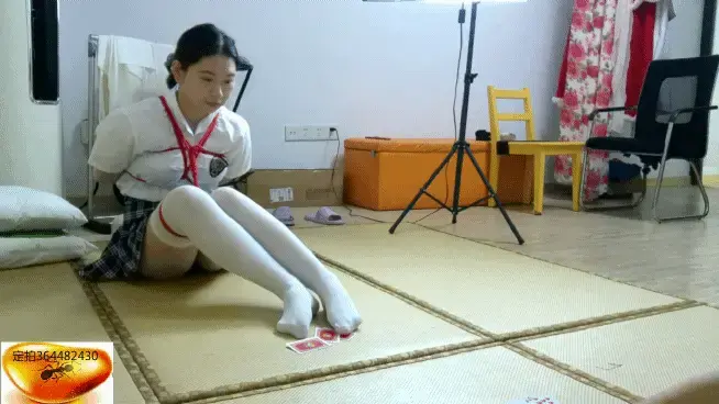 莹奴JK白袜紧缚调教……在校莹奴m后高手紧缚、蒙眼失去视觉后的可怕噩梦……用白袜小脚翻牌、分脚夹棒棒、吊脚鞭打+tk……定拍364482430双压缩无密。 莹奴JK白袜紧缚调教……在校莹奴m后高手紧缚、蒙眼失去视觉后的可怕噩梦……用白袜小脚翻牌、分脚夹棒棒、吊脚鞭打 tk……定拍364482430双压缩无密。