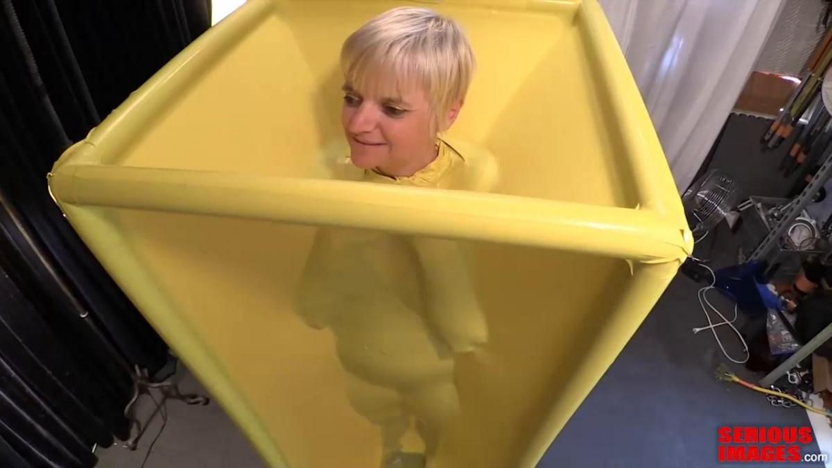 TAKING TURNS IN THE RUBBER BARREL TAKING TURNS IN THE RUBBER BARREL<br><br> <br>Play time at Serious Bondage is always fun. Today each one of us took out turn in the rubber barrel. The play was fun and everyone got horny.<br><br><br><br>轮流玩橡皮桶<br><br> <br>在Serious Bondage的游戏时间总是充满乐趣。今天，我们每个人都轮到了橡皮桶。游戏很有趣，每个人都很兴奋。<br><br><br><br><br>( ps:si )<br><br><br>