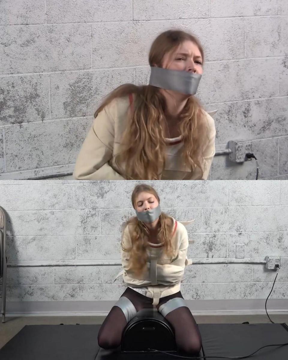 APRICOT: STRAITJACKET AND SYBIAN 阿普里科特无助地被裹在波西紧身衣里，嘴巴被胶带封住，双腿也被紧紧绑住。 她发现自己被困在一个sybian身上，随着振动慢慢增大，使她反复达到[X_X]。 一场激烈的紧身衣束缚和束缚[X_X]。Apricot is bound helpless in a Posey straitjacket, tape gagged with her legs taped up tight. She finds herself trapped on a sybian, as the vibration is slowly turned up, bringing her to repeated orgasms. An intense session of straitjacket bondage and bound orgasms.