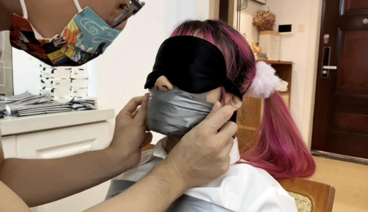 【缚艺录】【DDL—099】【小汪】6层胶带严实封嘴，白丝袜套头，再用胶带封个严实~ 1.周更视频，致力于拍摄gagpara的风格，【缚艺录】老观众懂得都懂~<br>2.接长期定拍，价格优惠，非诚勿扰，加好友备注来意，《缚艺录》QQ：2143175428<br>3.倡导绿色、健康的亚文化，不接受裸露X器官，大尺度等，色情勿扰！只接受正常绳艺，以及绳艺娱乐方面的内容；部分模特出于隐私考虑，不出镜。<br>4.压缩包密码：fuyilu123<br>5.祝各位同好，身体健康，生活美满<br>6.本工作室的视频，不要乱发，已发现盗版网站、私人在公众网络平台，发布原创内容的片段、图片，如果涉及到模特本人，后果自负<br>7.尊重小圈文化，尊重原创作者！