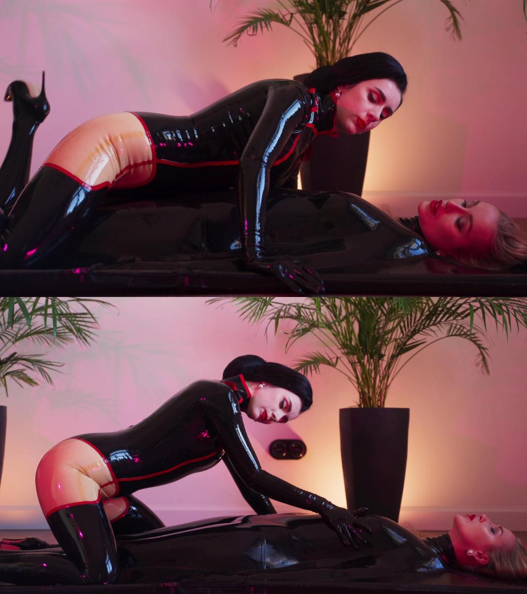 Mistress plays with a slave in a vacbed (4K) 乳胶情妇玩她的玩具！ 她喜欢拥有她并体验凌驾于她之上的力量！ 立即享受这款游戏的外观和乳胶的闪光吧！ Latex mistress plays with her toy! She likes to own her and experience power over her! Enjoy the look of this game and the glitter of latex right now!