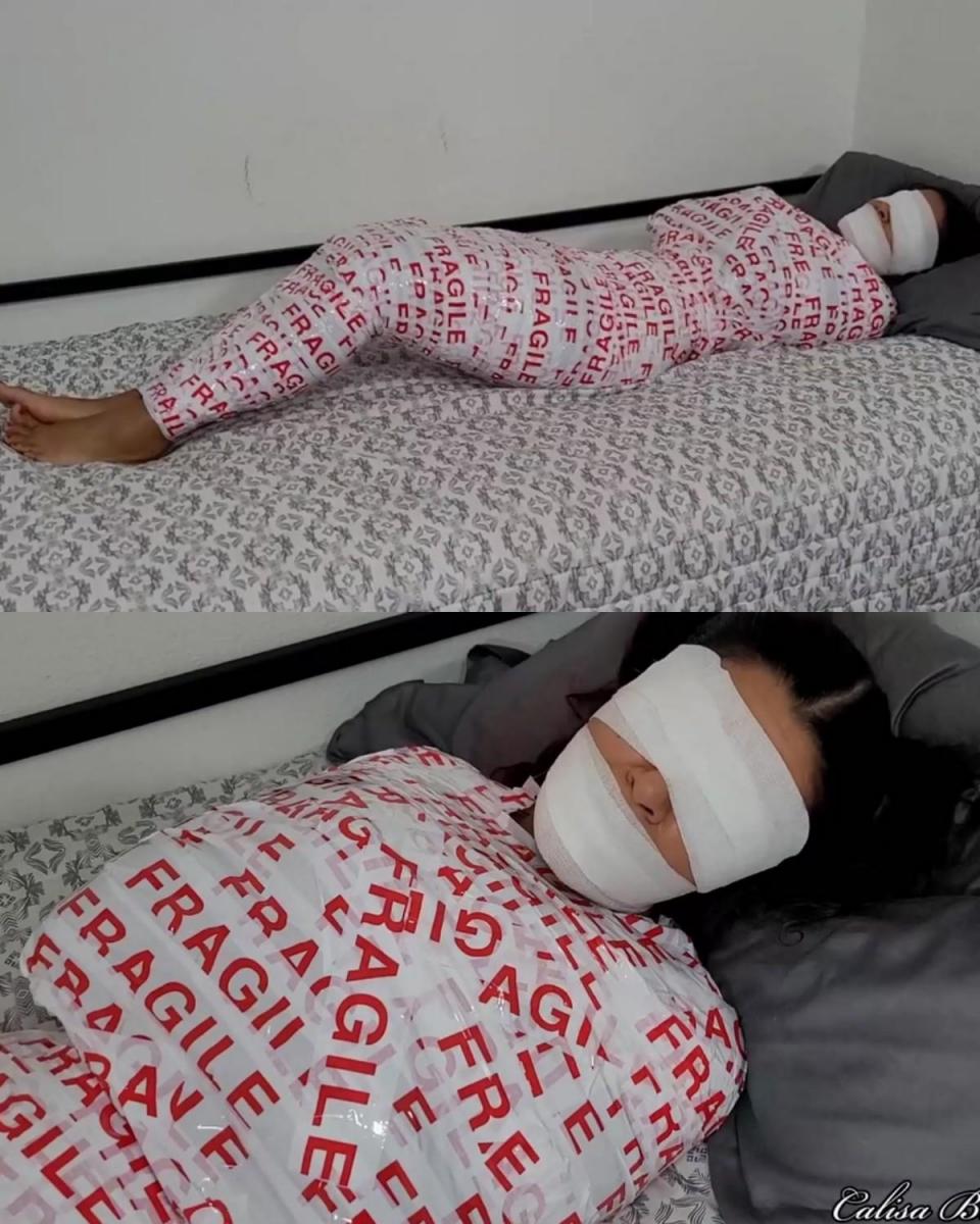 Harley Quinn: Mummified 在上一集中，哈莉·奎茵证明了紧身衣对她没有任何效果。当局尝试了很多方法试图制服她，但都没有效果。最后，他们决定采取不同的做法。他们尝试了木乃伊化！成功了哈雷正在运送到一个新地点！这个视频证明了木乃伊化是抑制困难患者的成功方法！10分钟的木乃伊化挣扎！In the previous episode, Harley Quinn proved that straitjackets are not effective on her. The authorities tried many other methods to try and subdue her but nothing worked. As a last resort, they decided to do something different. They tried mummification! It was successful and Harley was transported to a new location! This video is the proof that mummification is a successful way of restraining difficult patients! 10 minutes of mummification struggling!<br><br>