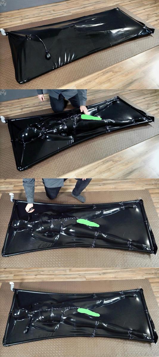Rope bondage with pear gag in a black latex bed 小姐姐被人用绳子做了一个简易的龟甲缚。<br>双臂反剪，随后被放进真空床里。<br>嘴里塞上充气口球，裆部被固定上一只快乐棒。<br>随着真空床里的空气被抽干，小姐姐开启了她的真空床拘束强高之旅。<br>真空床的极致包裹感加上快乐棒的刺激，让小姐姐一边爽的疯狂抽搐，一边在真空床里大声尖叫~~~~