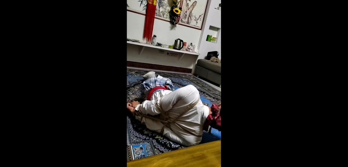 jk男驷马紧缚 工作室来了一个喜欢穿jk的男子，而且口味也大有不同，看这次绳师怎么虐待他.....<span style='color:#b0b0b0;'>[隐藏文字，购买后可见]</span>