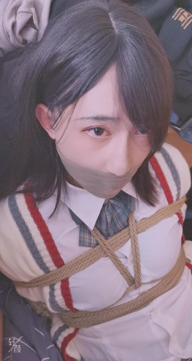 小T外出系列 再次去找伪娘小V玩 cosplay加肉丝 写在开头，小V是伪娘哦，不喜慎点！！！！！！<br>在工作之前去找的小V玩的，已经过去半年了，国庆准备把存货都发了，喜欢的小伙伴可以关注收藏支持！<br>同时剧情系列剧本写好就开拍，很快就会和大家见面，以前的系列视频也请大家多多支持啦！