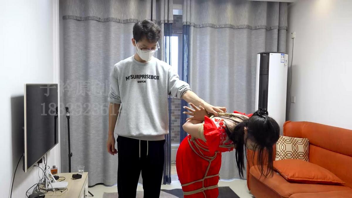 【子衿原创】定拍菲菲独自在家自缚被发现后被绑架挣扎 百度下载解压密码：zjsy,子衿工作室向全国绳艺爱好者提供：体验绳模捆绑服务、绳艺作品销售、作品定制、视频网调、原味等，另外本店招募绳模。<br>约拍订拍请联系Q1832923614 微信happiiny